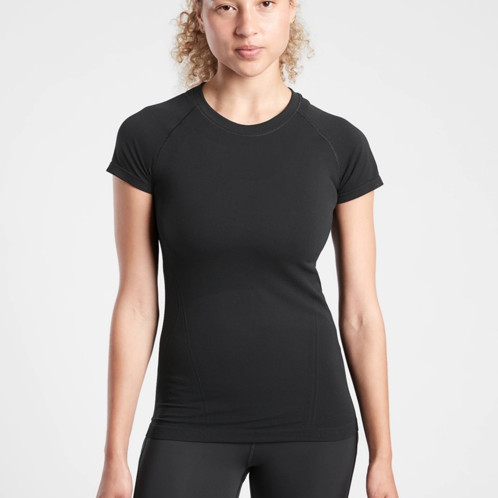 Athleta Momentum Tee Short Sleeve T-Shirt Black Medium Seamless Semi-Fitted